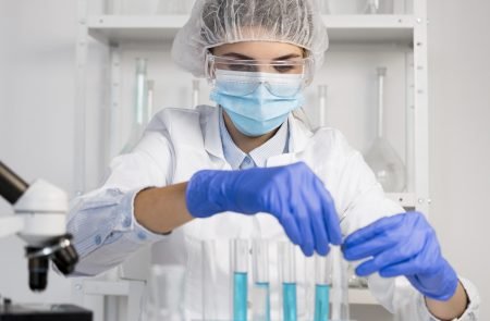 mulher-trabalhando-em-retrato-de-laboratorio